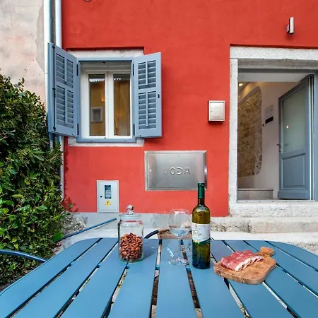 Casa Dora Ρόβινι