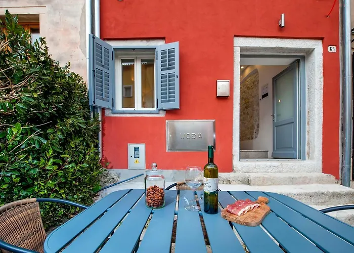 Casa Dora Ρόβινι